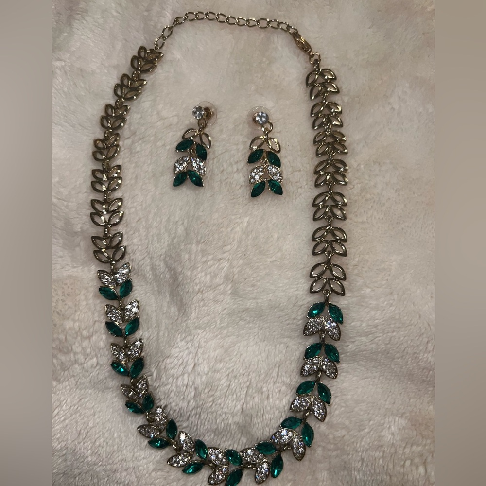Elegant Gold and Green Leaf Necklace and Earring Set